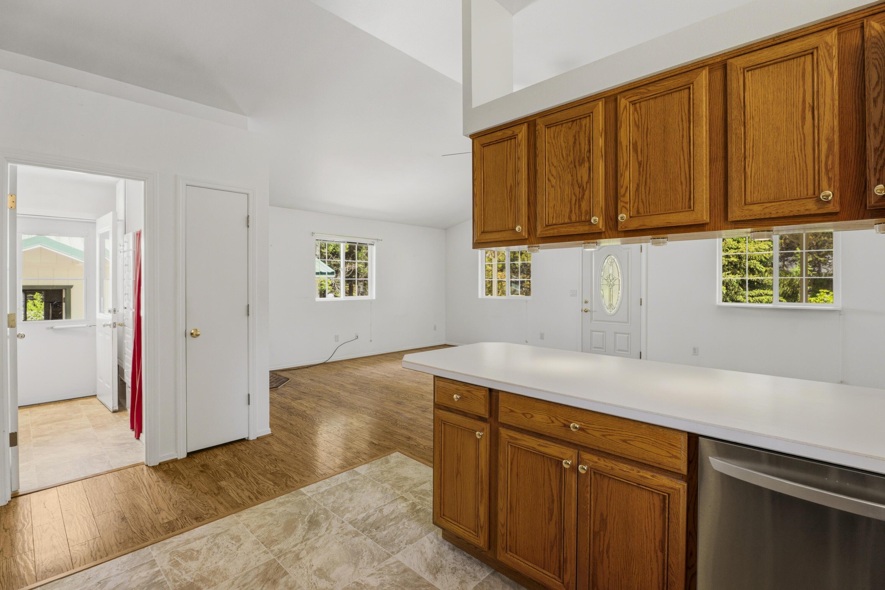 55885 Osprey Road Bend, OR 97707 - Photo 7 of 58 Plenty of space to relax after a long days work.