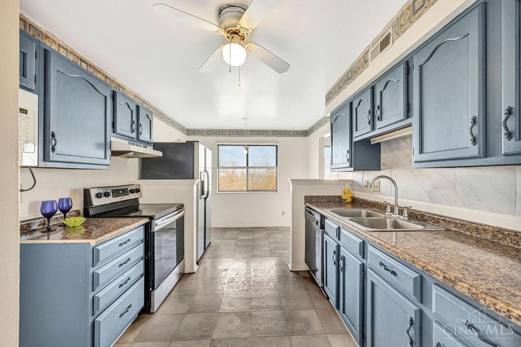 3944 Mack Road, Unit 27 Fairfield, OH 45014 - Photo 6 of 31 Beautifully updated kitchen!