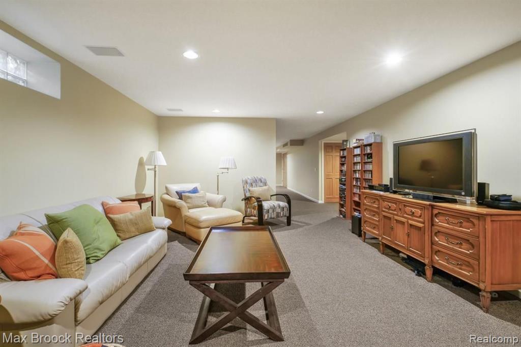 645 Lone Pine Road Bloomfield Hills, MI 48304 - Photo 24 of 34