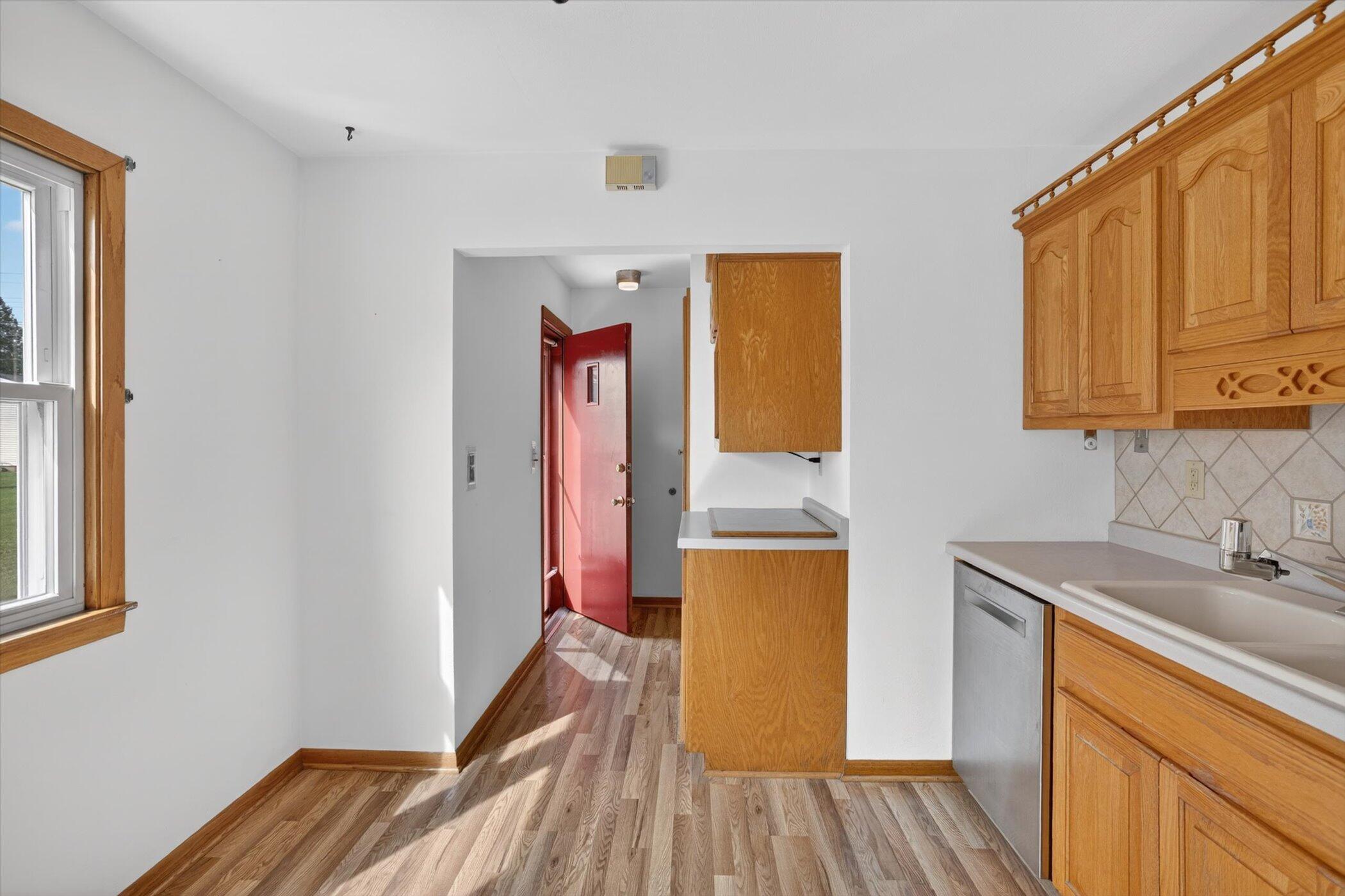 3363 South 60th Street Milwaukee, WI 53219 - Photo 11 of 35 27-3363-S-60th-St-Milwaukee-WI-53219-Win