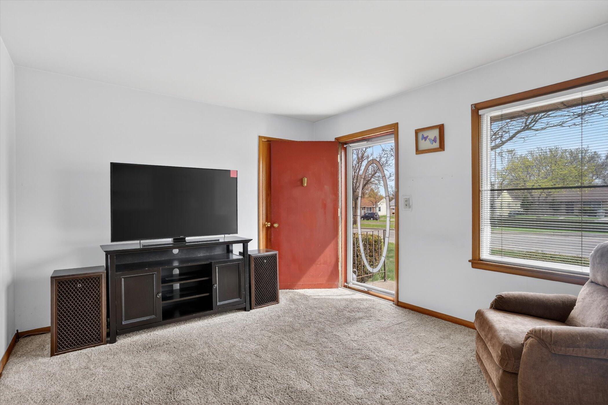 3363 South 60th Street Milwaukee, WI 53219 - Photo 2 of 35 09-3363-S-60th-St-Milwaukee-WI-53219-Win