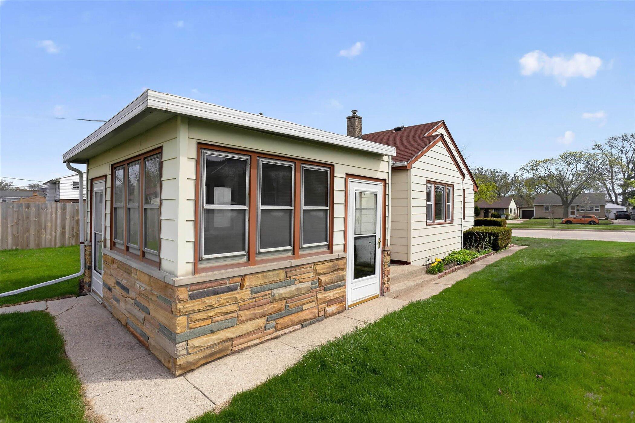 3363 South 60th Street Milwaukee, WI 53219 - Photo 31 of 35 67-3363-S-60th-St-Milwaukee-WI-53219-Win