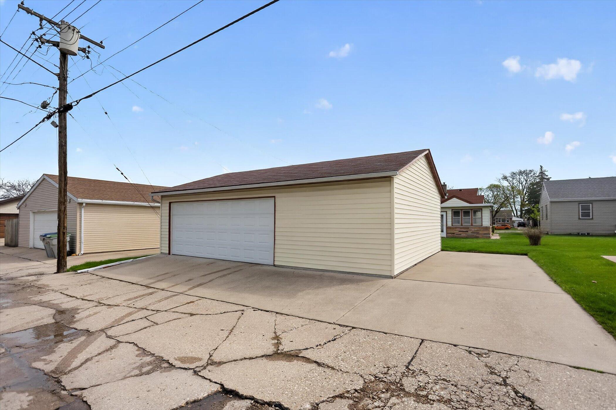 3363 South 60th Street Milwaukee, WI 53219 - Photo 33 of 35 72-3363-S-60th-St-Milwaukee-WI-53219-Win