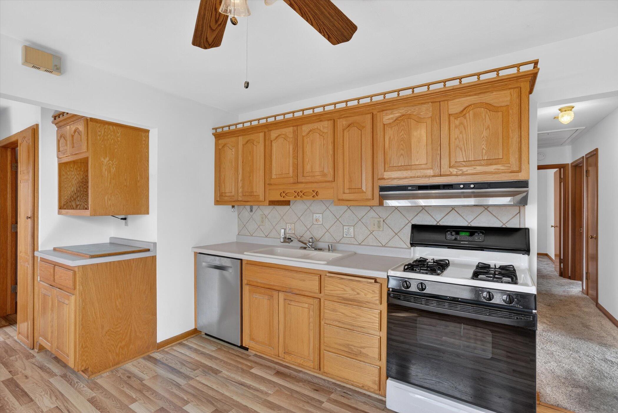 3363 South 60th Street Milwaukee, WI 53219 - Photo 3 of 35 19-3363-S-60th-St-Milwaukee-WI-53219-Win