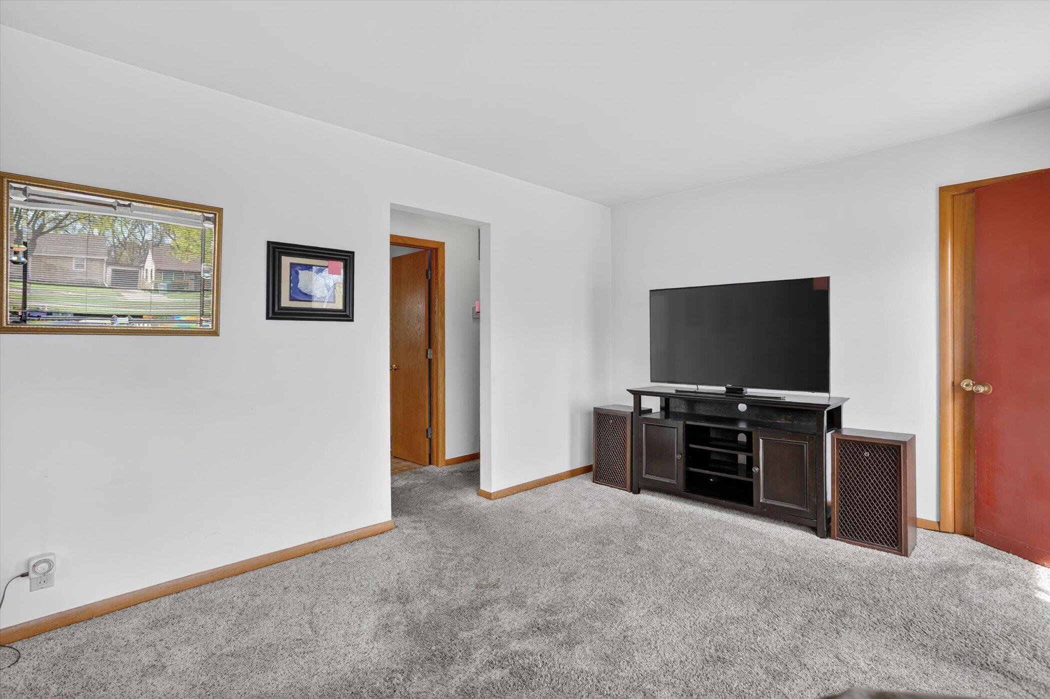 3363 South 60th Street Milwaukee, WI 53219 - Photo 6 of 35 15-3363-S-60th-St-Milwaukee-WI-53219-Win