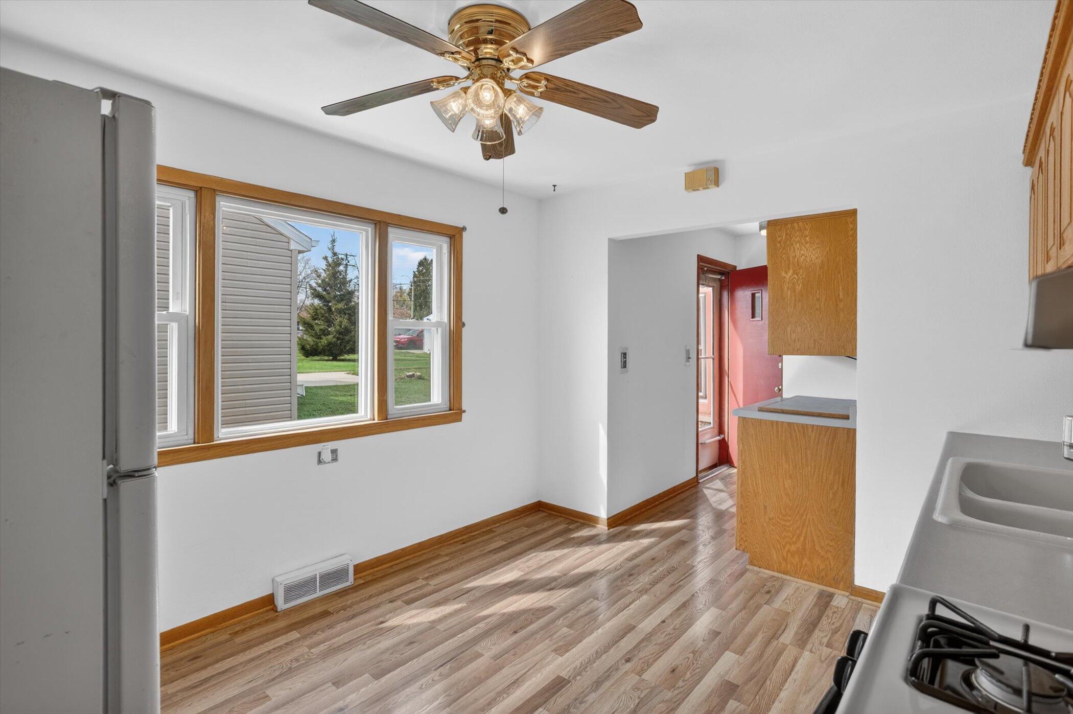 3363 South 60th Street Milwaukee, WI 53219 - Photo 7 of 35 22-3363-S-60th-St-Milwaukee-WI-53219-Win
