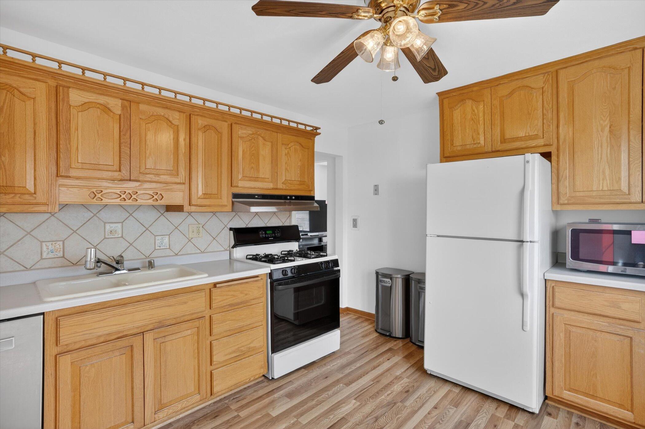 3363 South 60th Street Milwaukee, WI 53219 - Photo 8 of 35 23-3363-S-60th-St-Milwaukee-WI-53219-Win