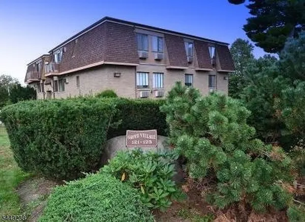 $2,000 | 121 Grove Street, Unit 12, Clifton, NJ 07013