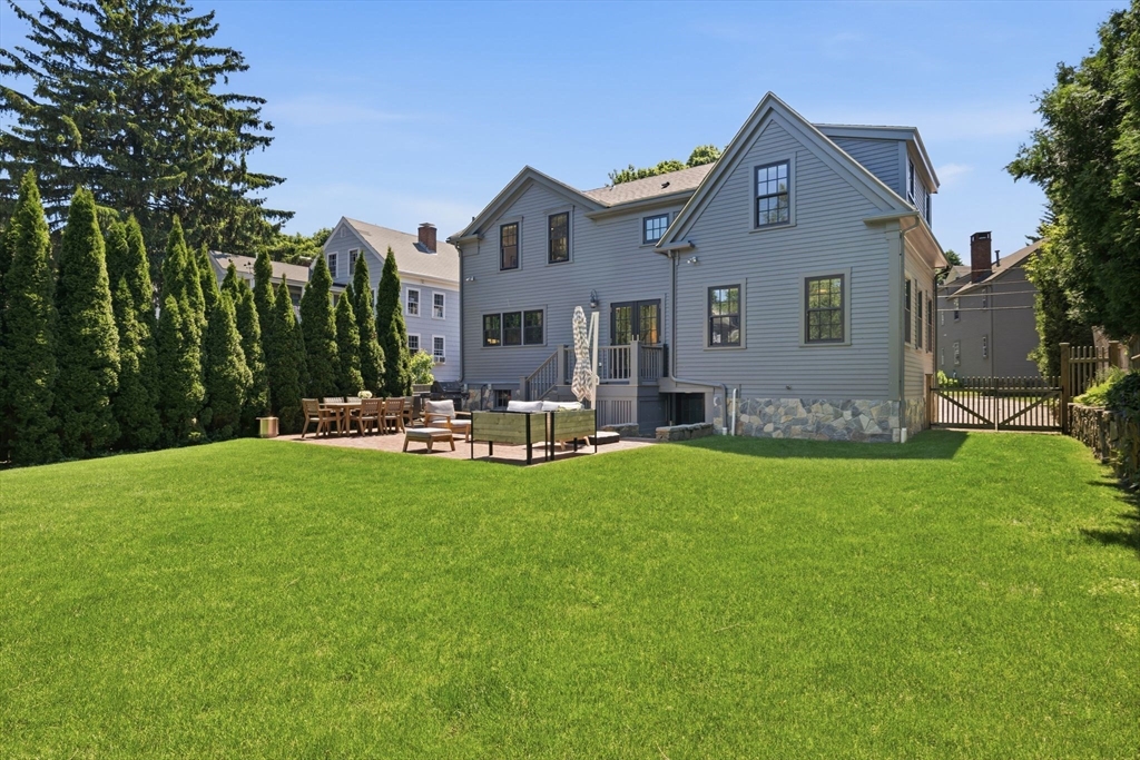 31 Elm Street Marblehead, MA 01945 - Photo 3 of 39