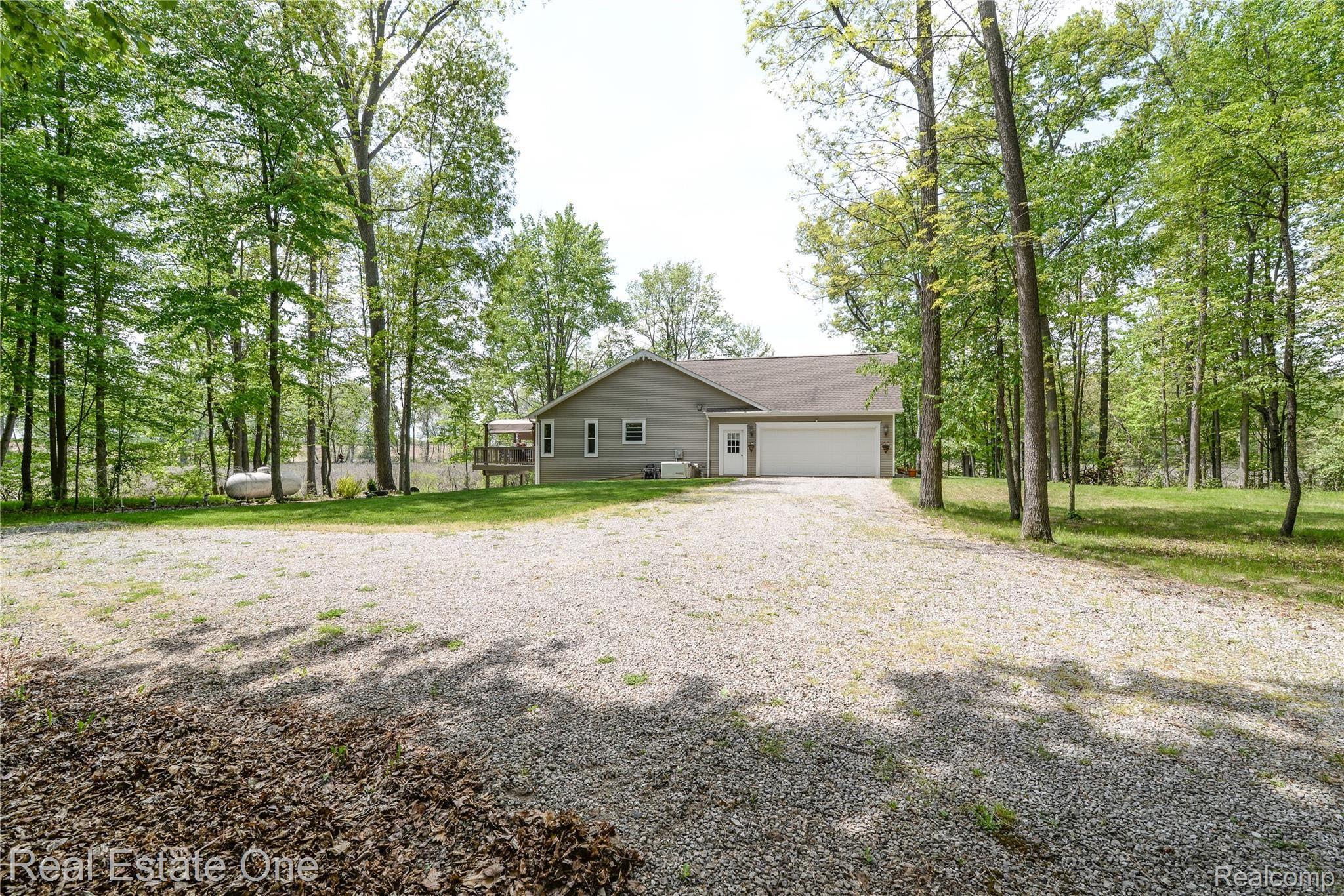 19373 Spears Road Gregory, MI 48137 - Photo 6 of 42 DSC_12.jpg