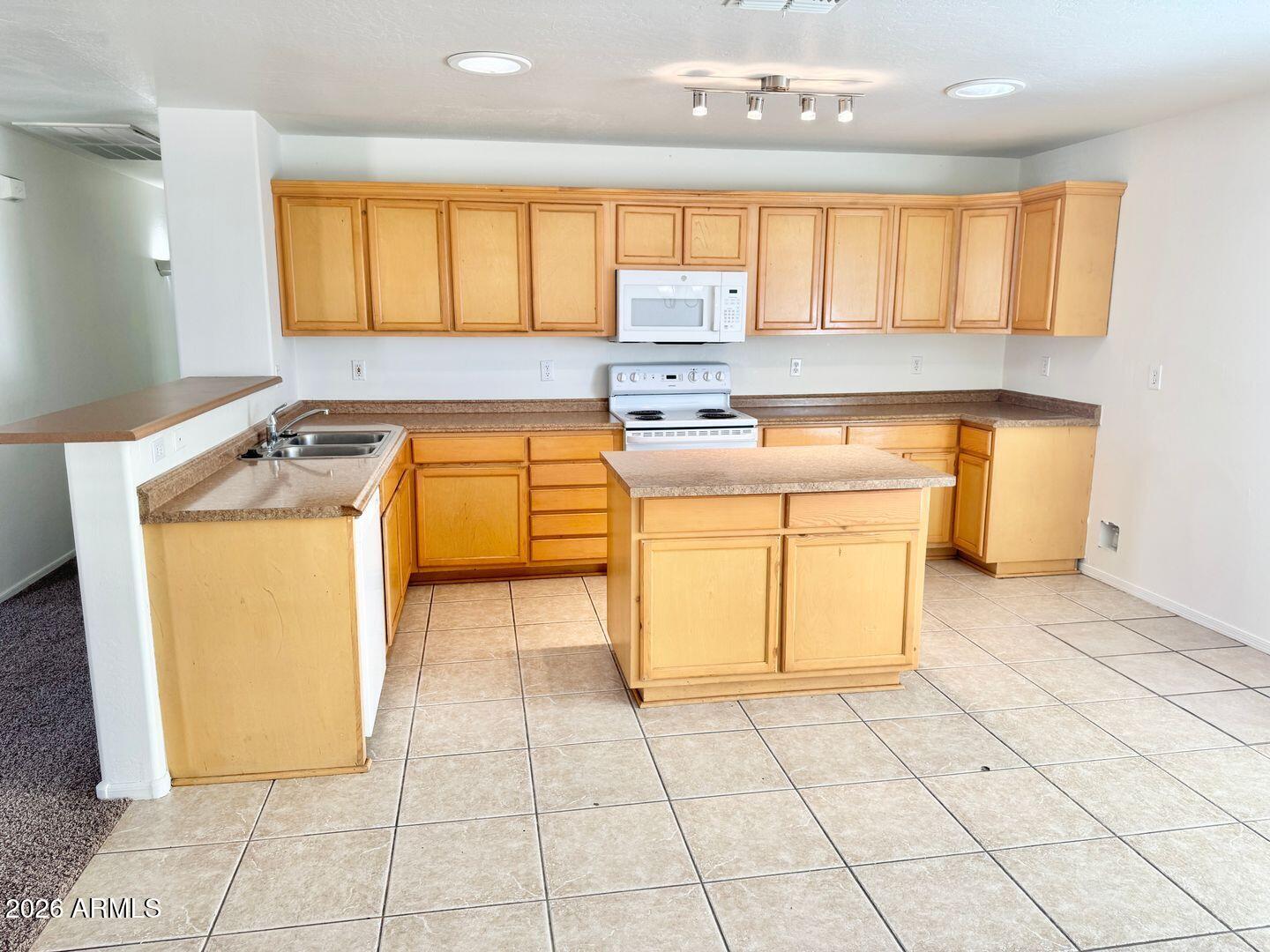 2106 West Alta Vista Road Phoenix, AZ 85041 - Photo 13 of 36 13