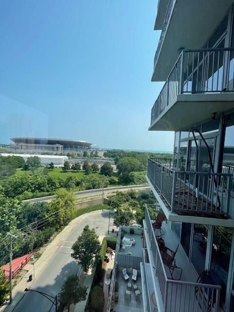 1600 South Prairie Avenue, Unit 904 Chicago, IL 60616 - Photo 12 of 17 a view of balcony with outdoor seating and stairs