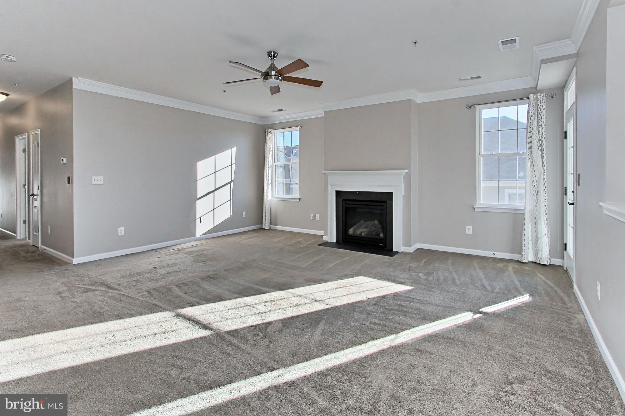 25513 Feltre Terrace, Unit 210 Chantilly, VA 20152 - Photo 5 of 30 Living Room