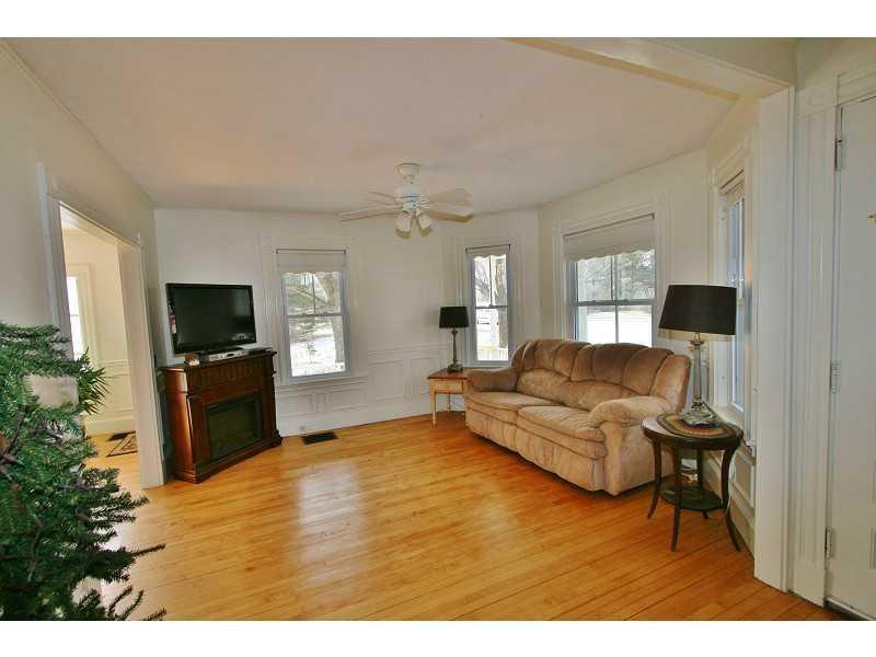 1295 State Street Bangor, ME 04401 - Photo 13 of 26 Living Room.