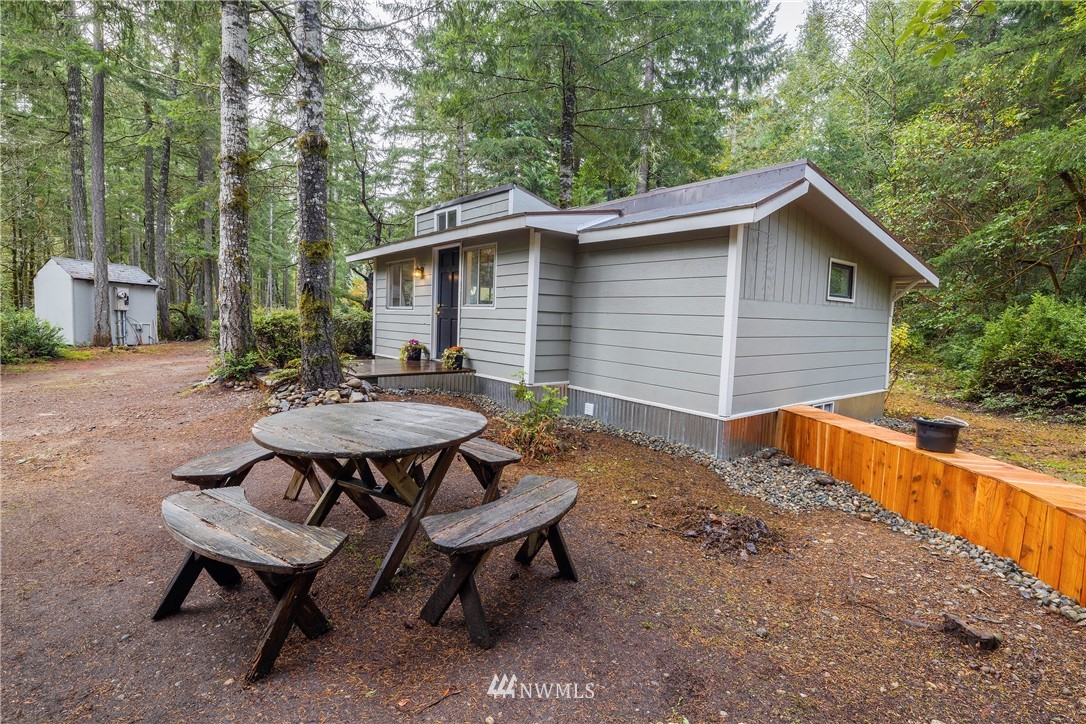 26 Webb Road Southwest Lakebay, WA 98349 - Photo 19 of 31 a backyard of a house with table and chairs