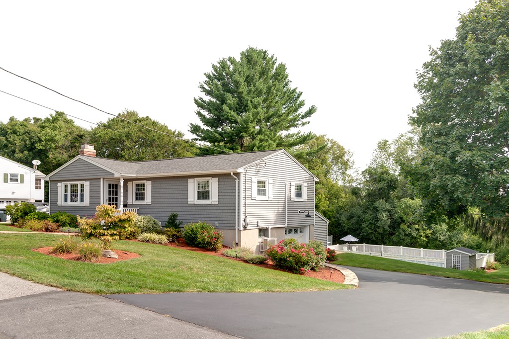 19 Meadowbrook Road Auburn, MA 01501 - Photo 2 of 28 Gallery Image 2