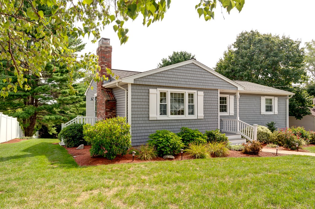 19 Meadowbrook Road Auburn, MA 01501 - Photo 3 of 28 Gallery Image 3