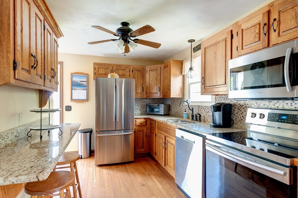 19 Meadowbrook Road Auburn, MA 01501 - Photo 5 of 28 Gallery Image 5