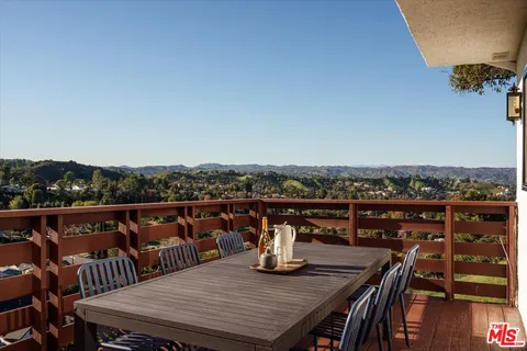 $1,795,000 | 4249 Torreon Drive, Woodland Hills, CA 91364