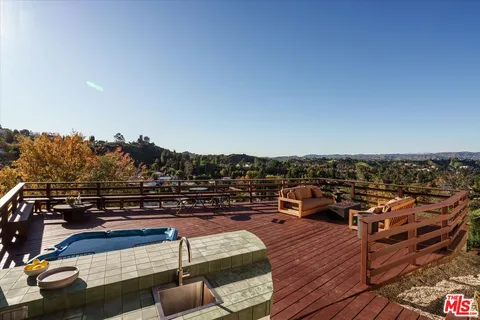 $1,795,000 | 4249 Torreon Drive, Woodland Hills, CA 91364