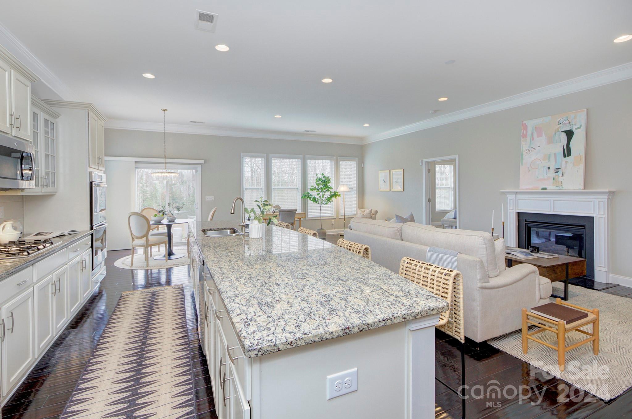 9027 Inverness Bay Road Charlotte, NC 28278 - Photo 5 of 27 Gallery Image 5