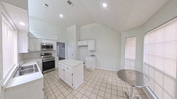 $1,950 | 3 Rain Walk Court, The Woodlands, TX 77380