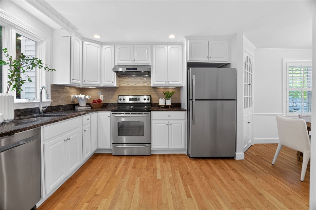 35 Cleveland Road Wellesley, MA 02481 - Photo 8 of 18