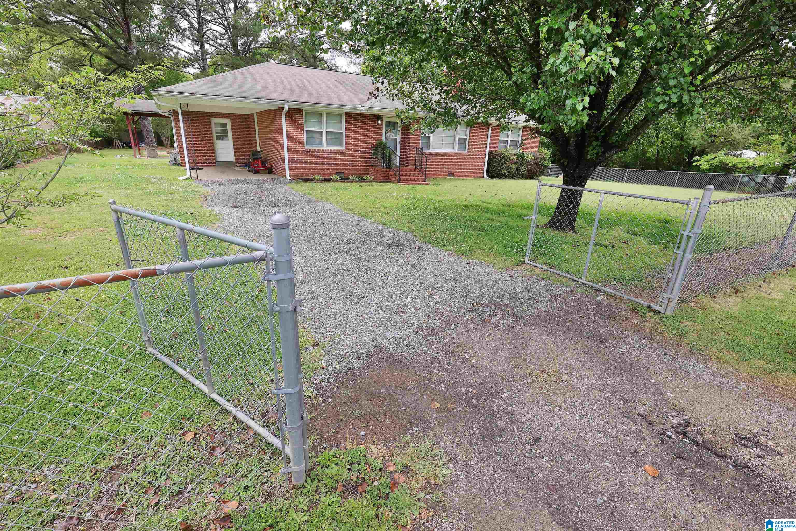 702 Bain Avenue Weaver, AL 36277 - Photo 3 of 40