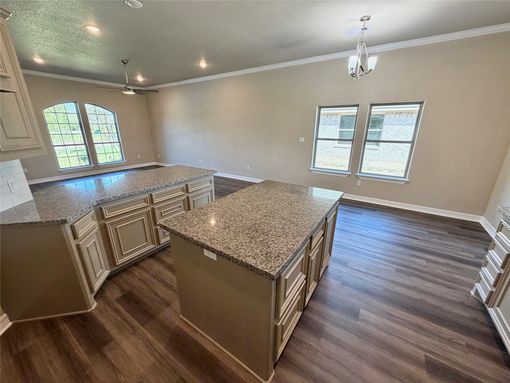 1039 South Anderson Street Angleton, TX 77515 - Photo 11 of 24