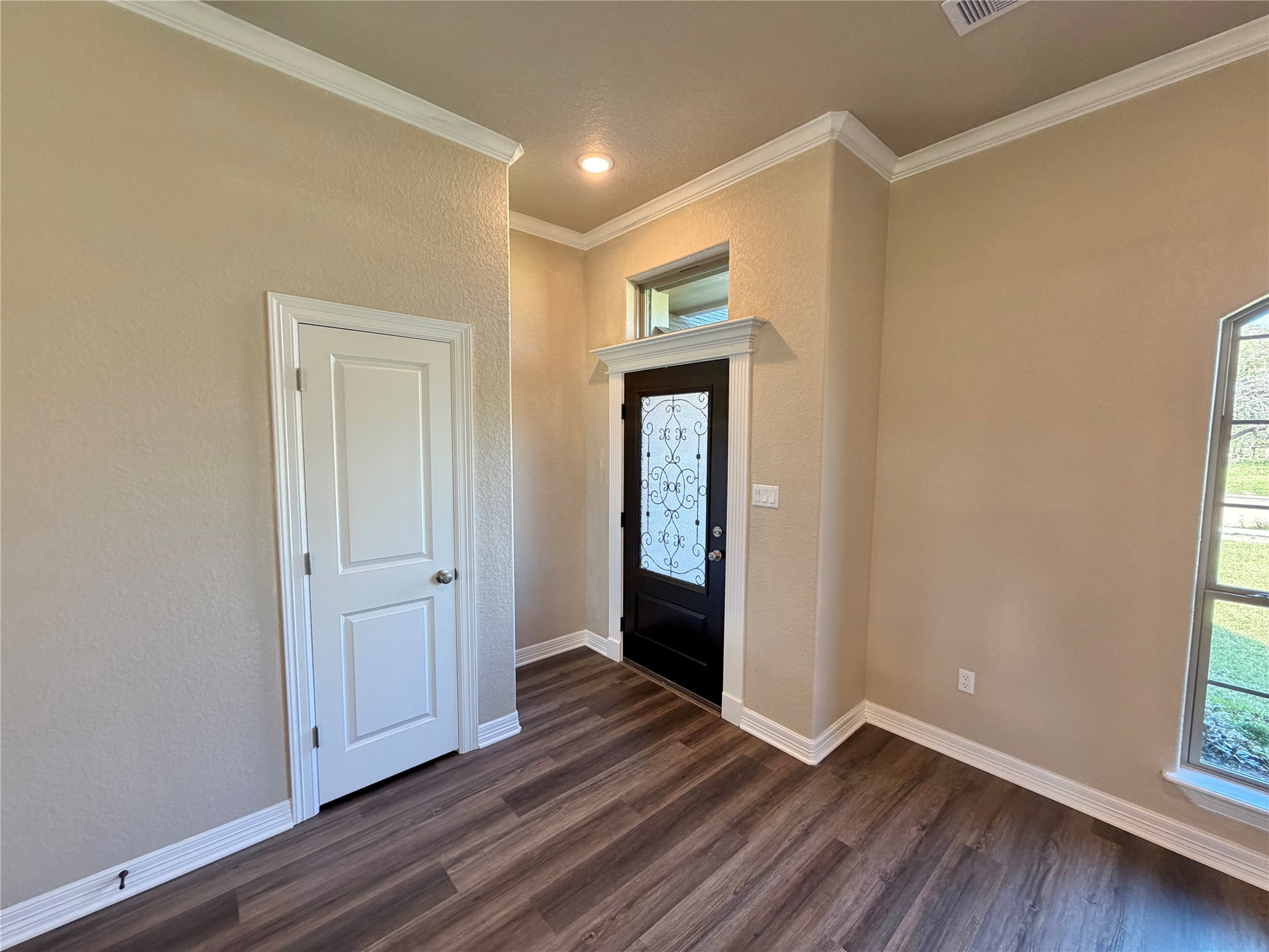 1039 South Anderson Street Angleton, TX 77515 - Photo 2 of 24