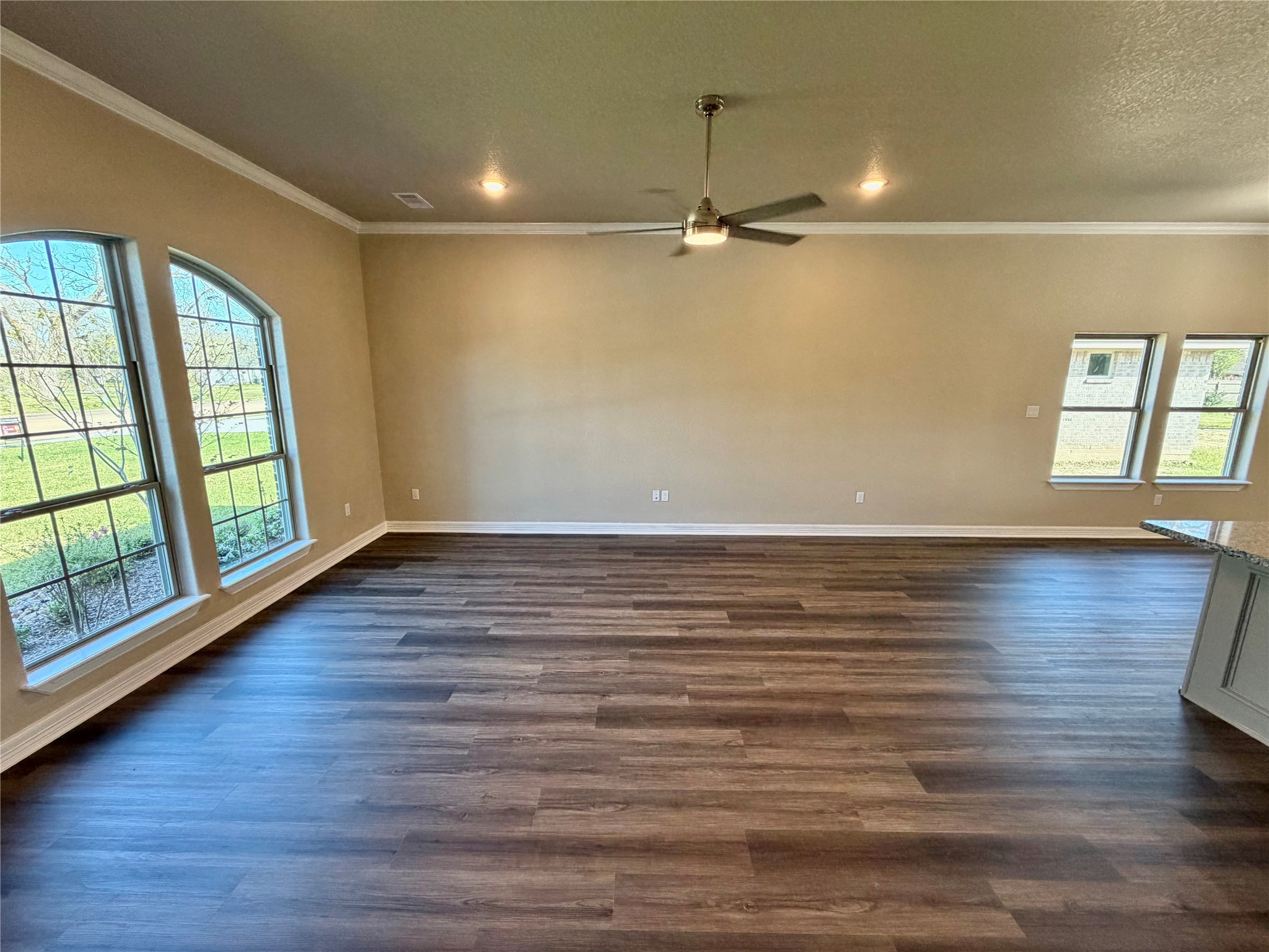 1039 South Anderson Street Angleton, TX 77515 - Photo 4 of 24