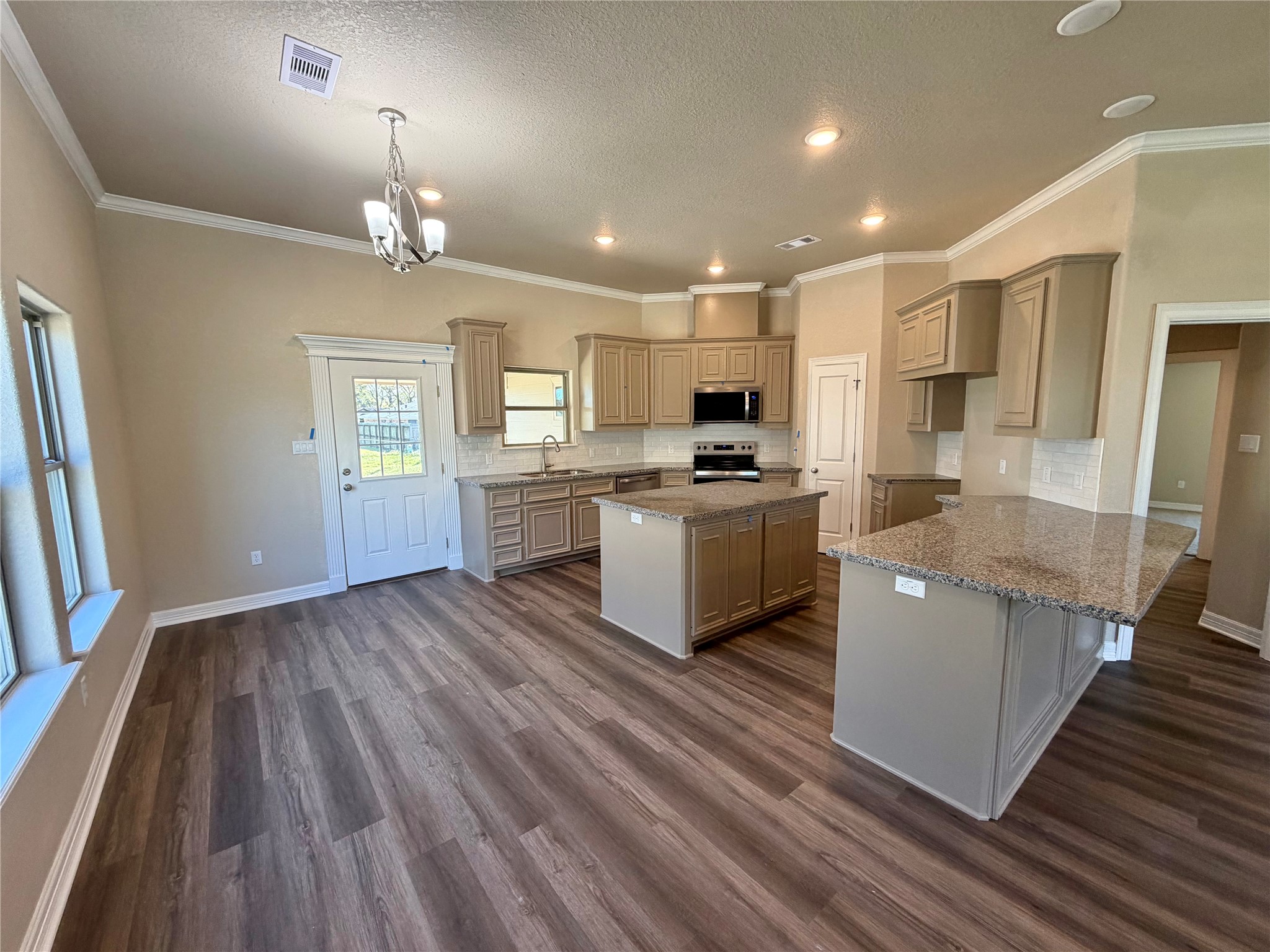 1039 South Anderson Street Angleton, TX 77515 - Photo 7 of 24