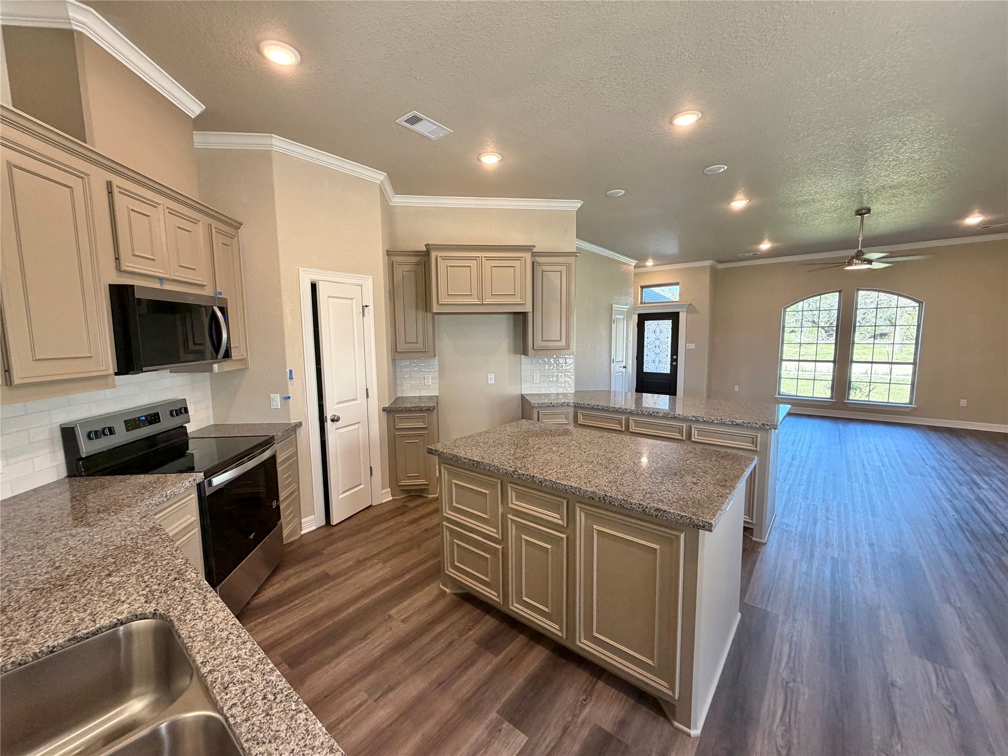 1039 South Anderson Street Angleton, TX 77515 - Photo 10 of 24