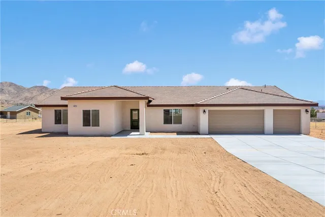 $585,000 | 24617 Pala Lane, Apple Valley, CA 92307
