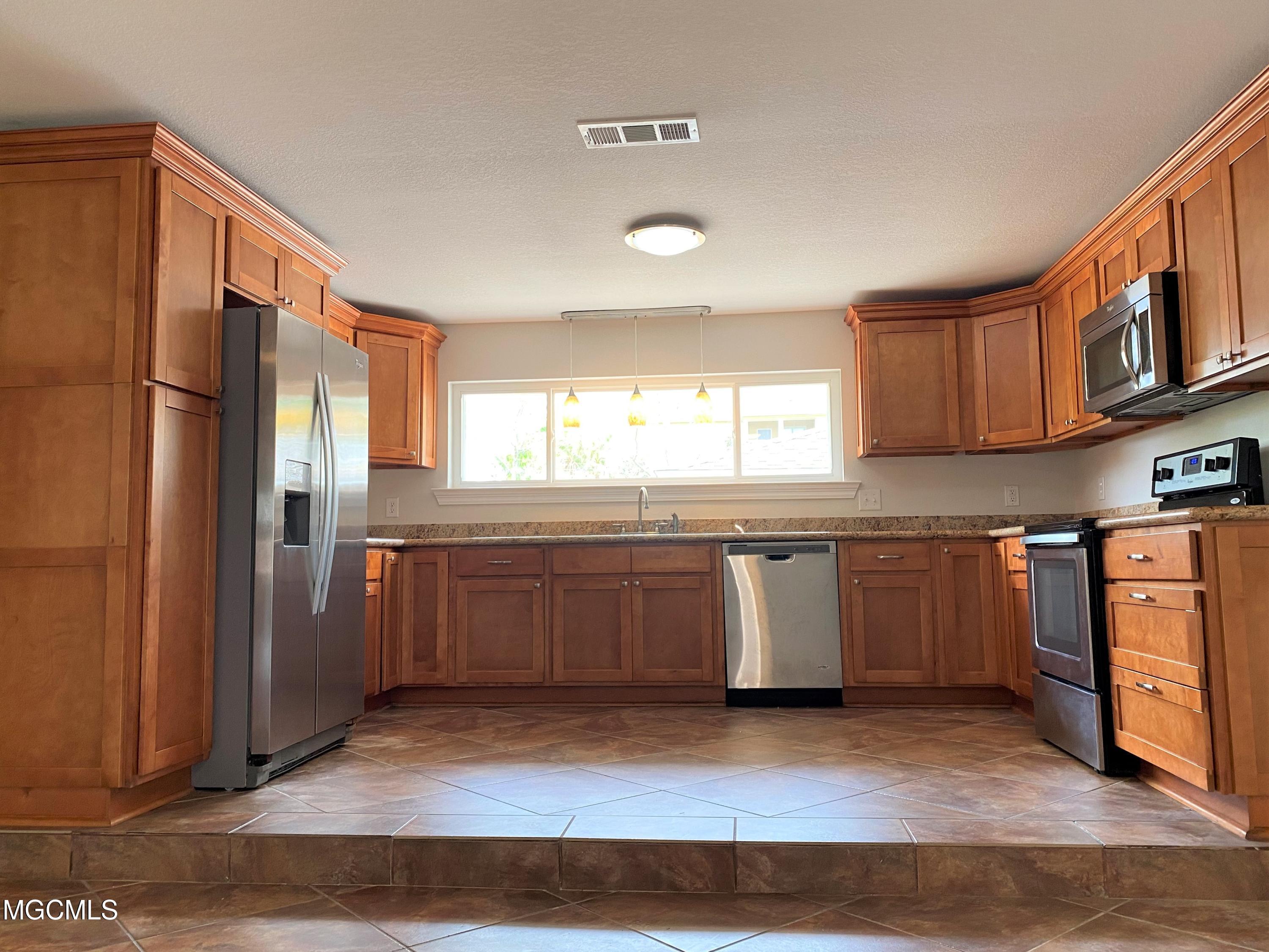 844 Courthouse Road Gulfport, MS 39507 - Photo 11 of 19 Kitchen 1 (1)
