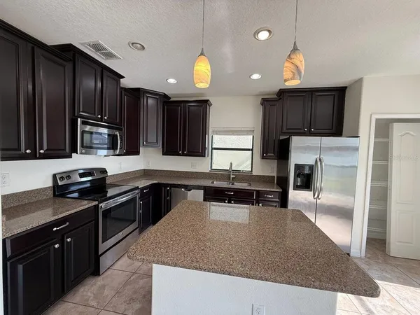 $2,400 | 20023 Date Palm Way, Tampa, FL 33647