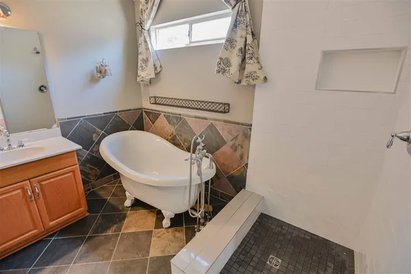 $2,400 | 5344 Tewkesbury Trace, Tallahassee, FL 32309