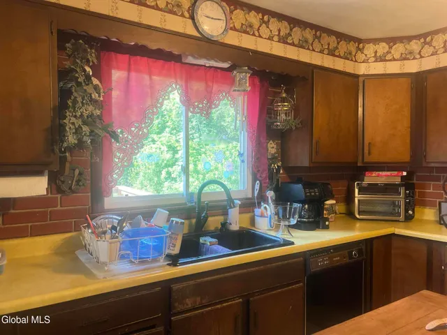 $279,999 | 182 Beecher Road, Granville, NY 12832