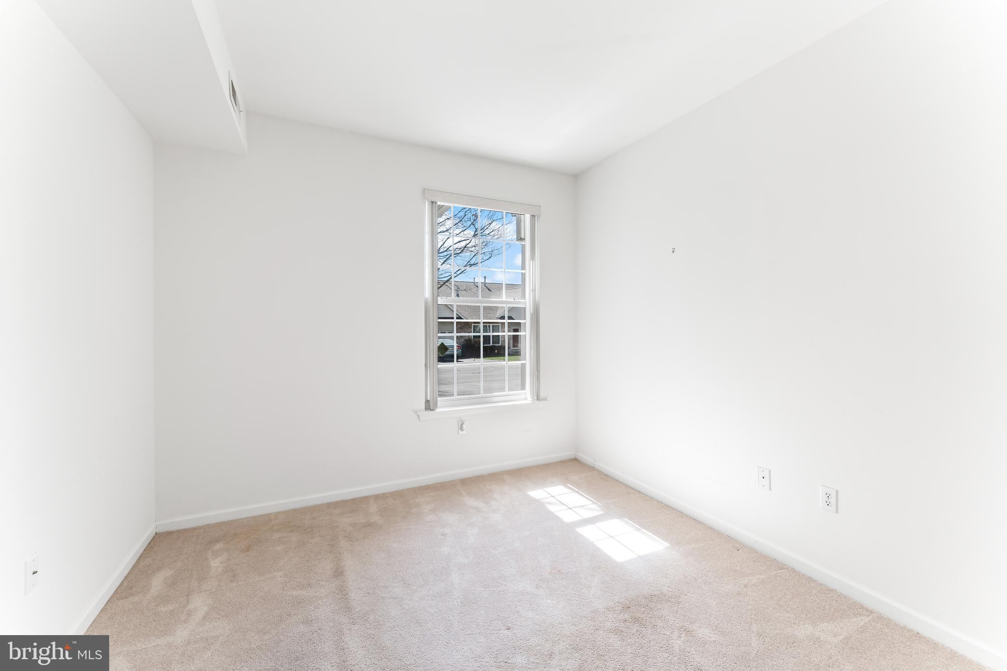 1552 Palmer Drive Springfield, PA 19064 - Photo 19 of 23 an empty room with a window