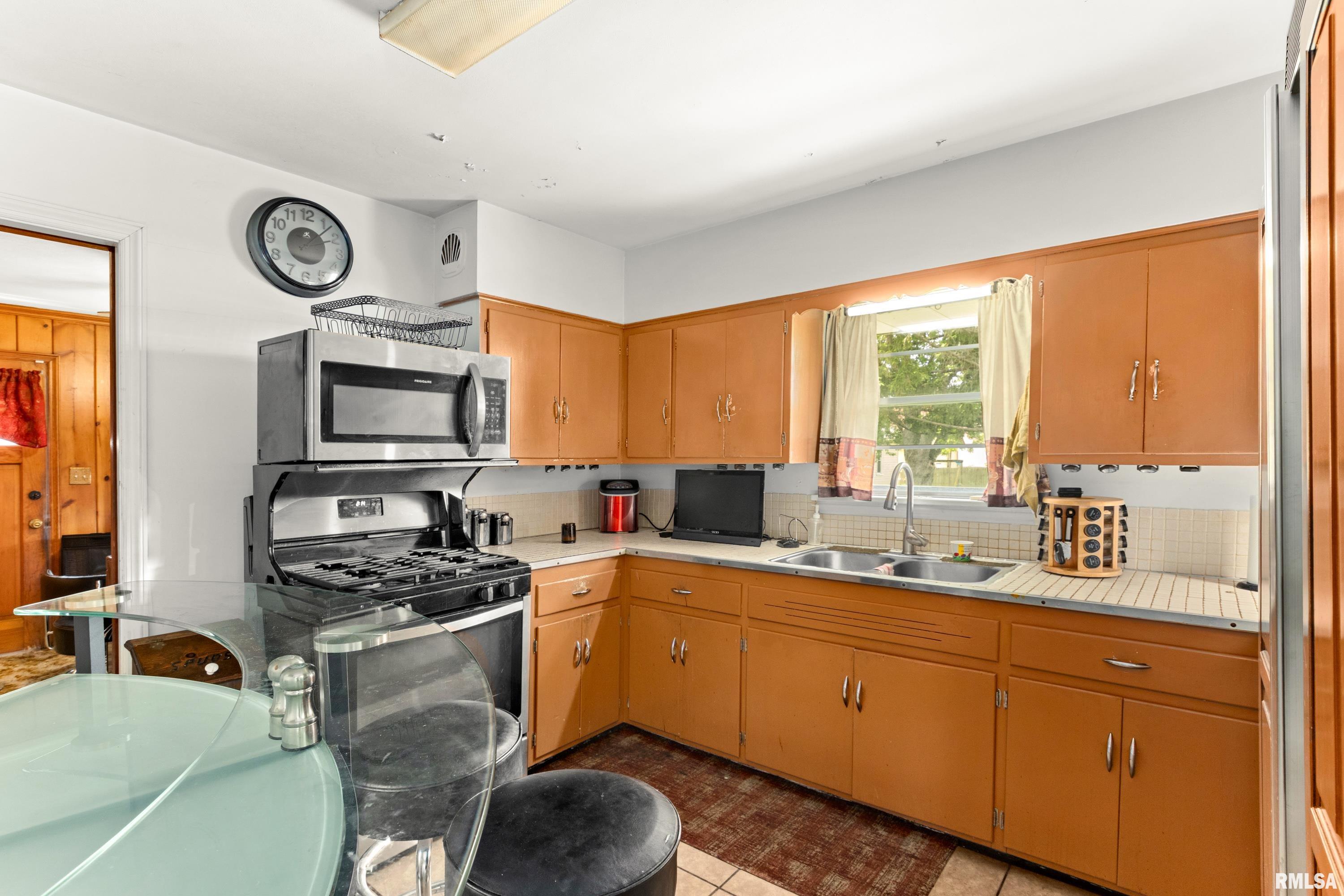 2907 North Sheridan Road Peoria, IL 61604 - Photo 10 of 29