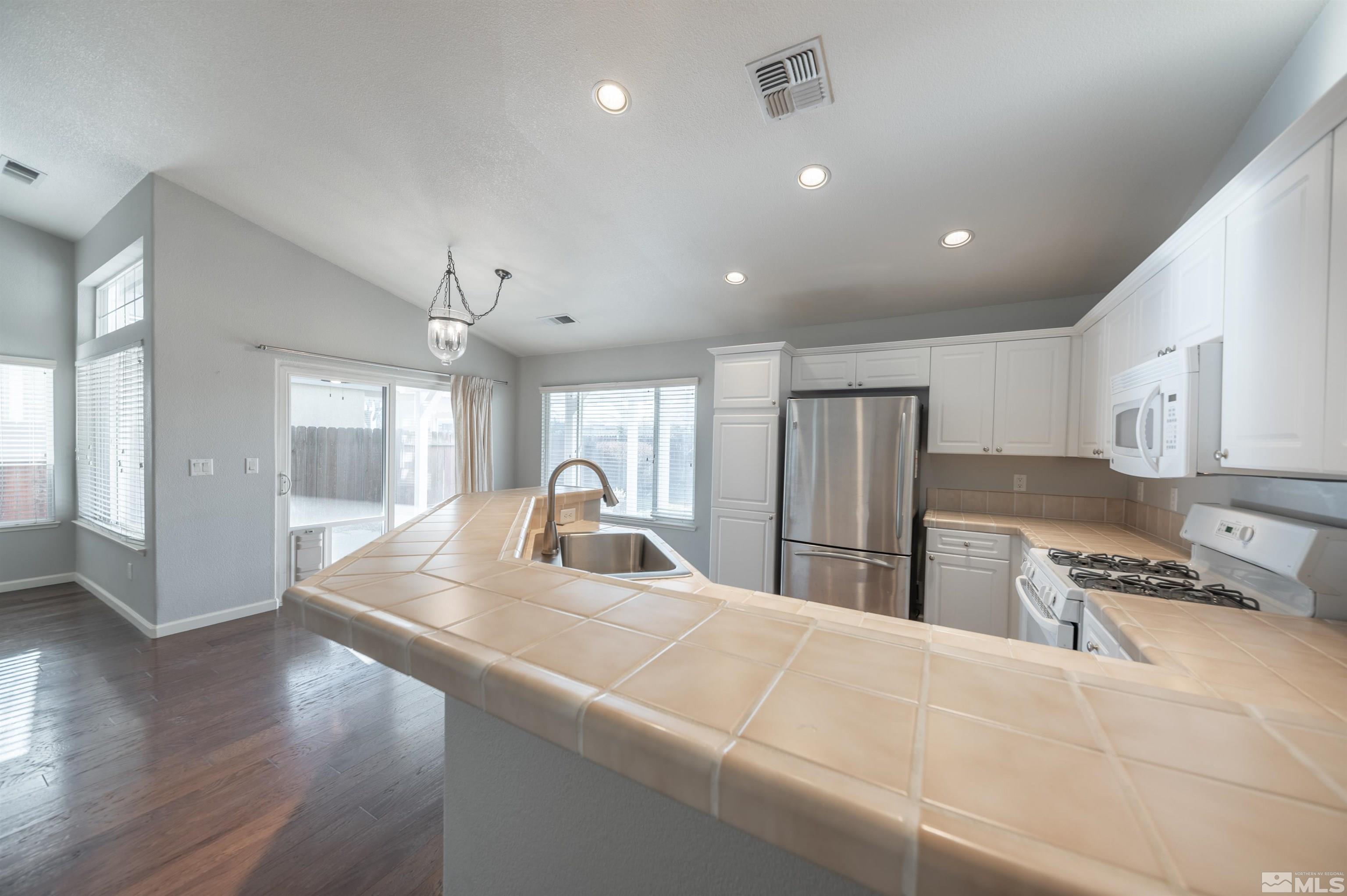 10625 Arbor Way Reno, NV 89521 - Photo 7 of 16 Photo 7