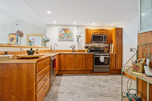 $1,100,000 | 121 Wentworth Cove, West Gardiner, ME 04345