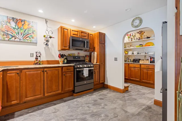 $1,100,000 | 121 Wentworth Cove, West Gardiner, ME 04345