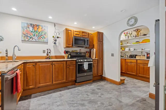 $1,100,000 | 121 Wentworth Cove, West Gardiner, ME 04345