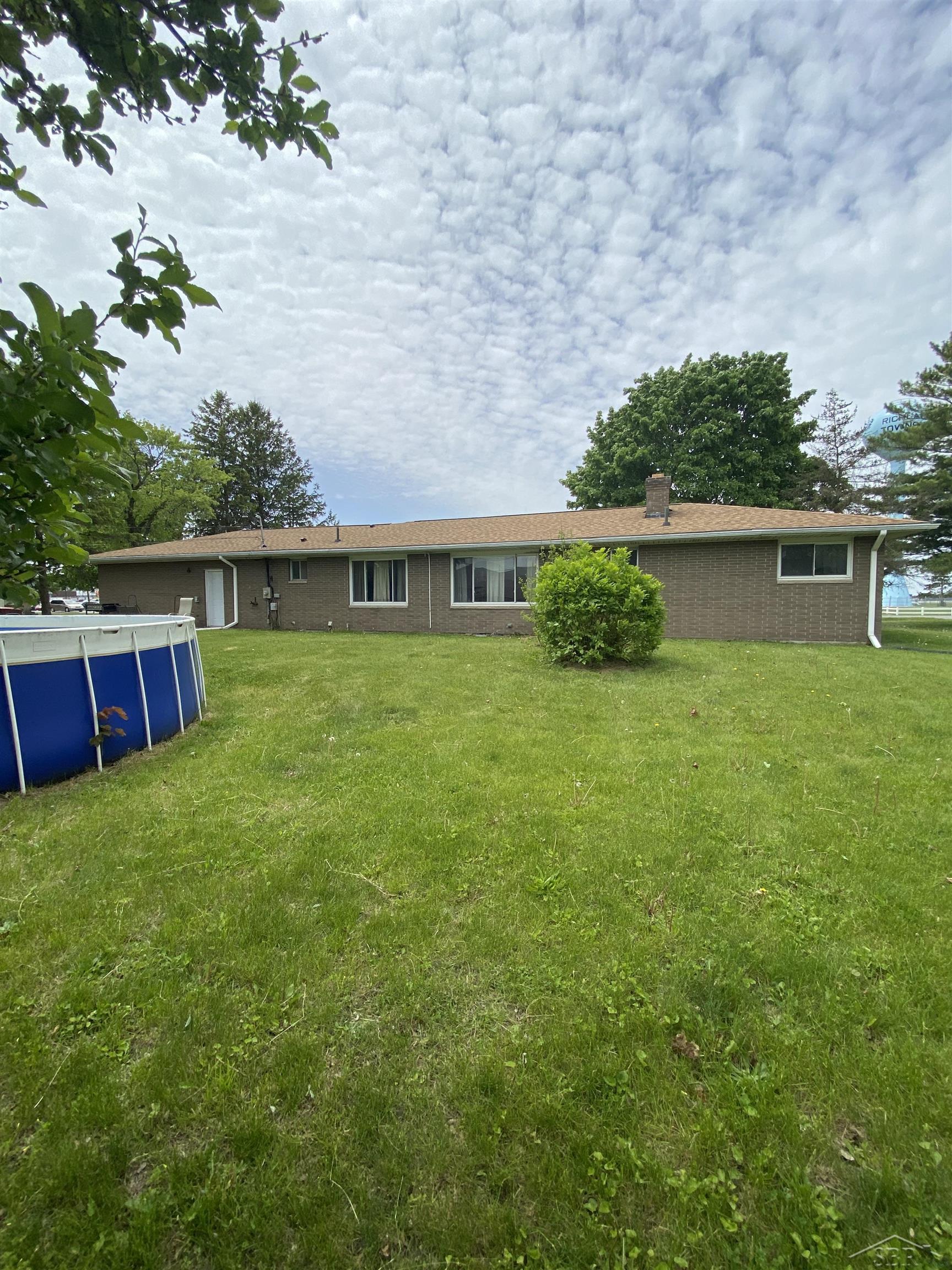 1032 North Hemlock Road Hemlock, MI 48626 - Photo 3 of 5