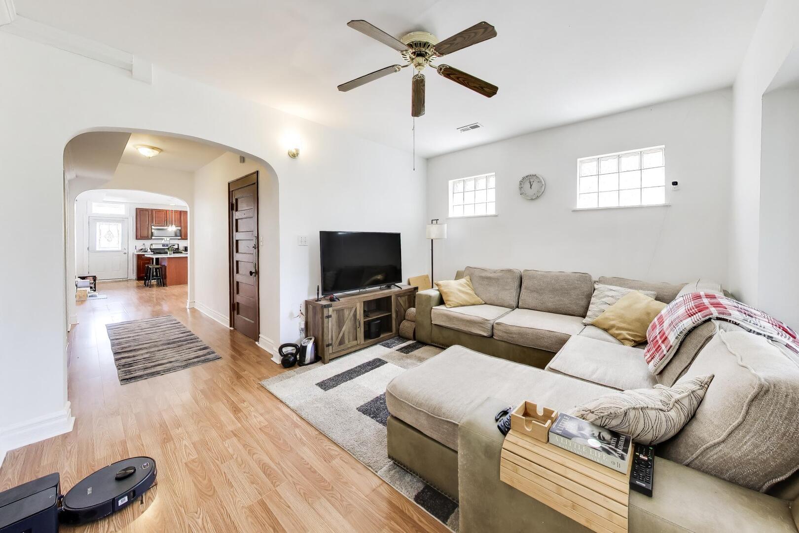 3435 North Harding Avenue, Unit 2 Chicago, IL 60618 - Photo 3 of 24