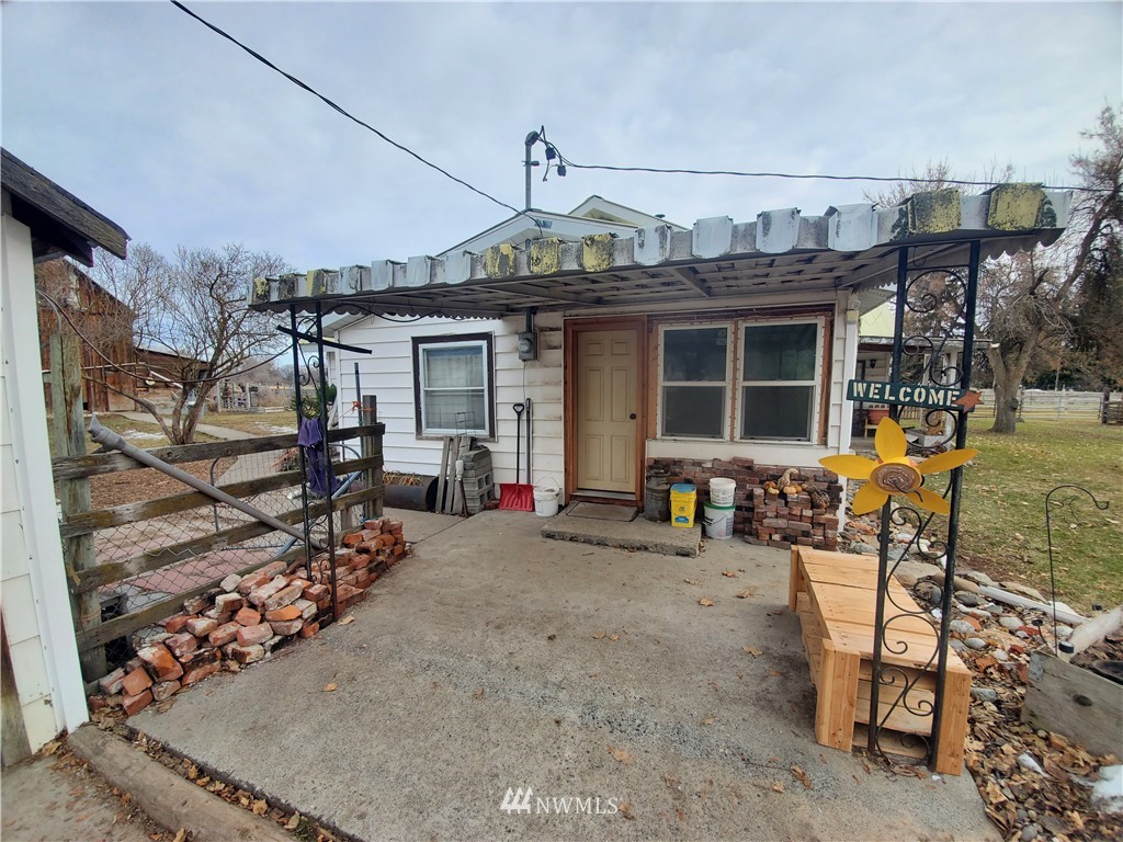 99 Pogue Road Omak, WA 98841 - Photo 7 of 40