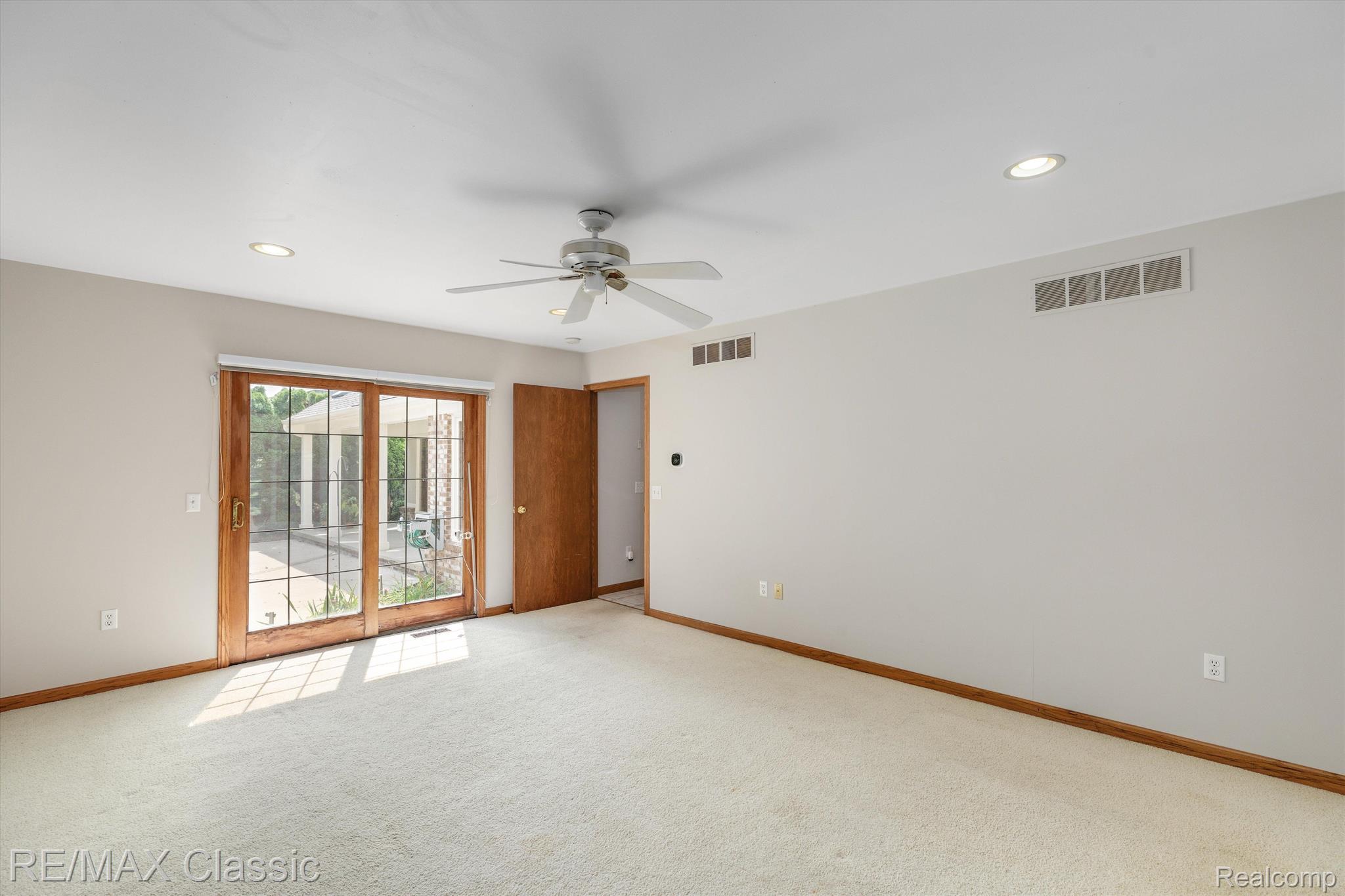 25490 Wixom Road Novi, MI 48374 - Photo 24 of 54 Huge Primary Suite