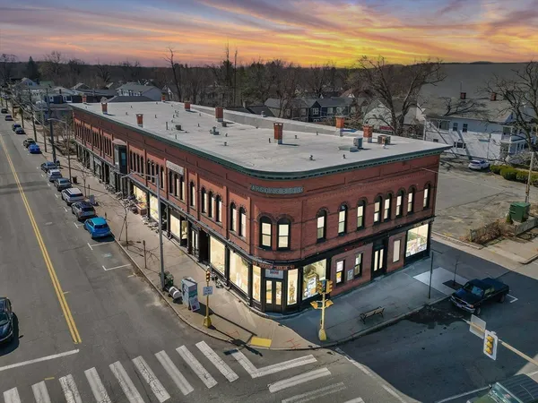 $2,100 | 82.5 Maple Street, Unit 7, Northampton, MA 01062