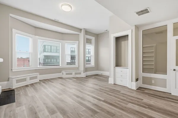 $2,100 | 82.5 Maple Street, Unit 7, Northampton, MA 01062